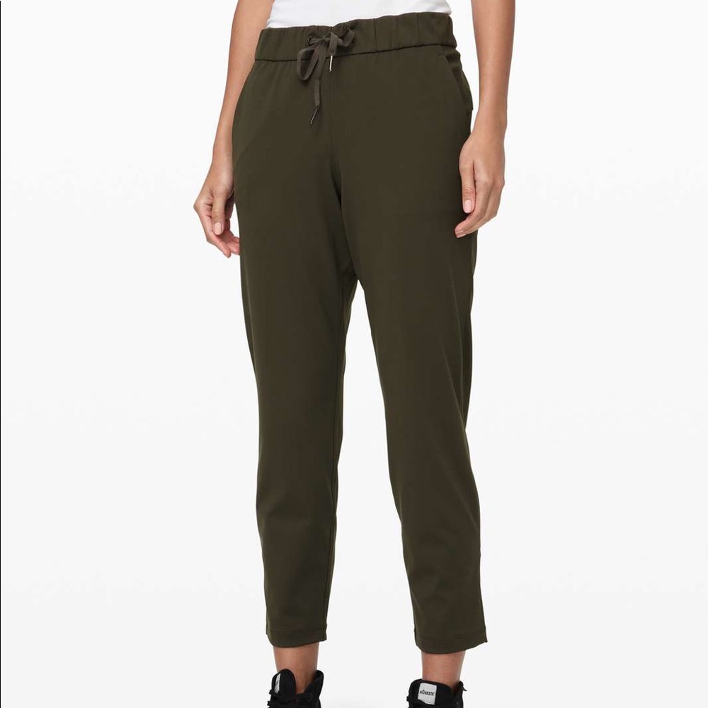 Lululemon On The Fly 7/8 Pant in Olive